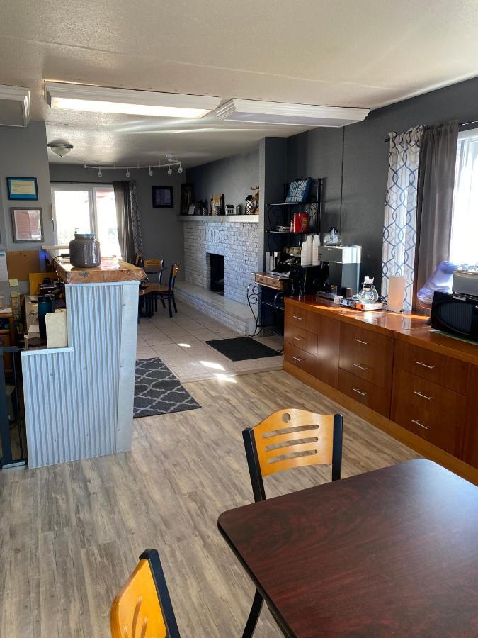Deer Lodge Motel Sundance Eksteriør billede